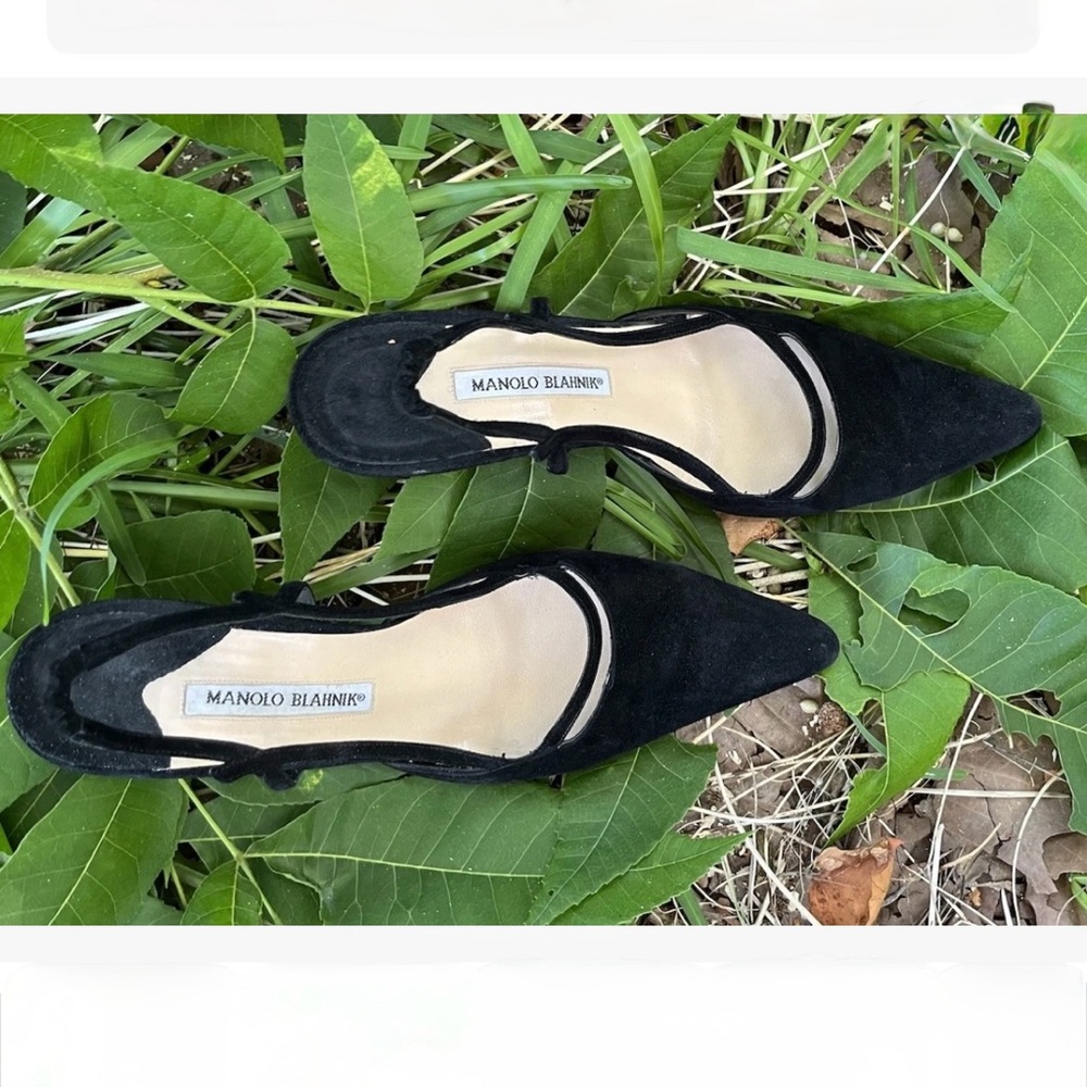 Manolo Blahnik Black Pointed Toe Suede Heels | 40